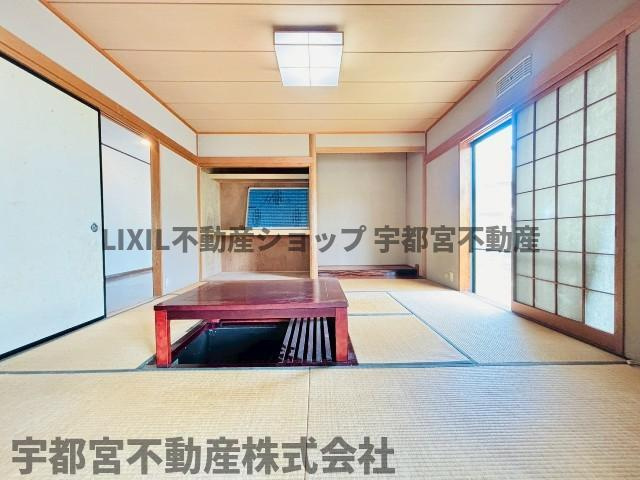 【和室/現地写真】床の間と掘りごたつのある8帖の和室は1階に寝室を設けたい方へもオススメです！