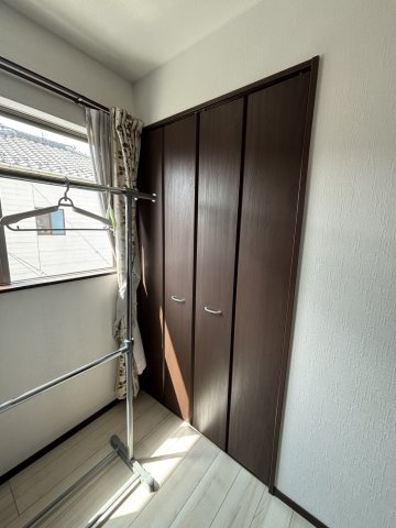 クローゼットタイプの収納は荷物がどこにあるかすぐに見つかります！       　