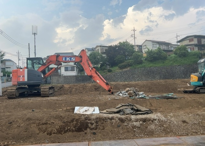 土地の形が極端に長細かったり、狭小地、あるいは道路との高低差がある傾斜地だった場合、後々売ろうとしても買い手がつかない場合もあります。後々、売却することになった時に価値の下がらない土地を選びましょう。