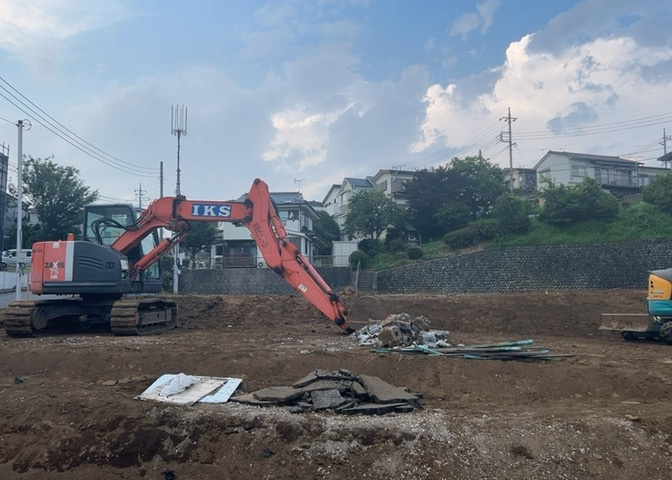 土地を買う際、住む地域の自治体や福祉の補助制度にも注目してみましょう。子供や老人の医療補助やゴミ出しのルールなど、自治体によってルールに大きな違いがあるため、暮らしやすい土地で判断するとよいでしょう。