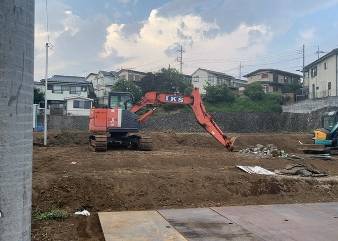 隣家の土地はどうなっているのか、生活利便施設が近くにあるのか、学校まで近いかなど、お客様のライフスタイルにあわせたイメージが重要です。また、近くにあると困る施設が近くにないかも確認するといいでしょう。