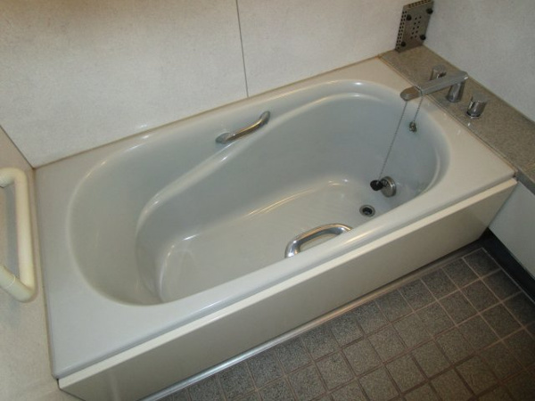 【高山市中山町の中古戸建ての浴室】