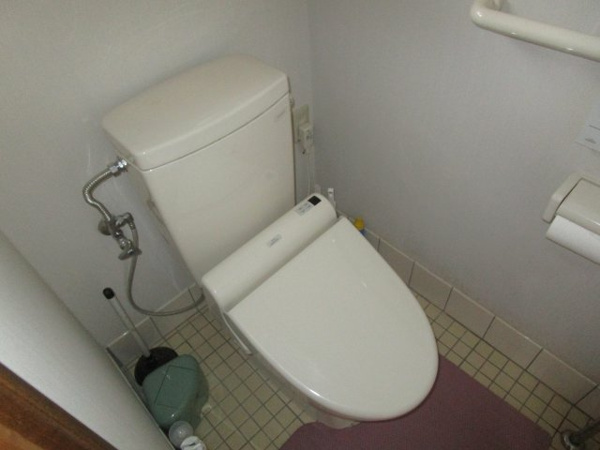 【高山市中山町の中古戸建てのトイレ】