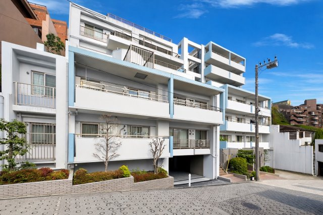 ◆管理体制良好なマンションです。清潔感のあるエントランスに開放感のある住環境。