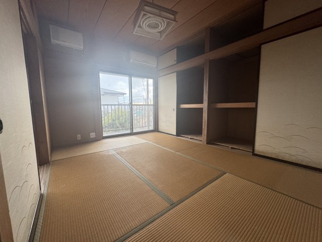 落ち着いた雰囲気の和室付きです