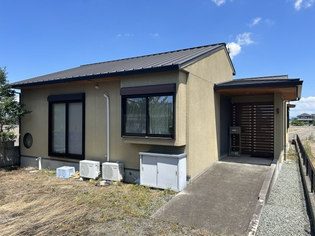 地震の際にも安心はガルバニウム鋼板屋根。
