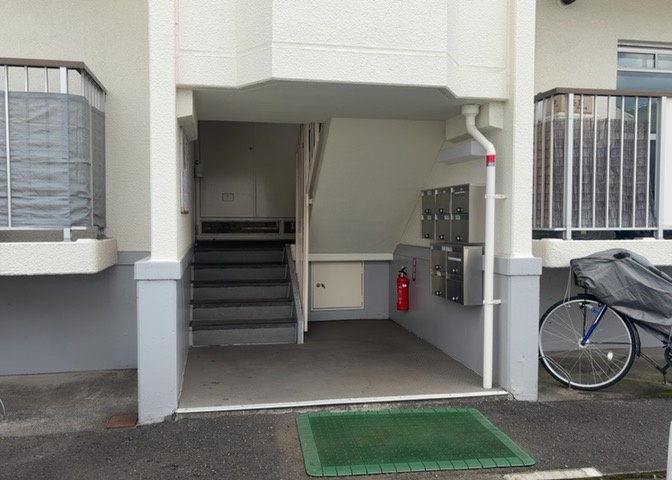 マンションのエントランスには、もともと風よけや防犯の役割がありますが、マンションによって宅配ボックスなどの設備が備わっている所もあります。日々の生活をイメージしながら生活しやすさをチェックしましょう。