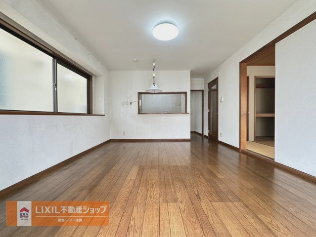 2面採光の明るいLDKは家族団らんでのんびり過ごせます。