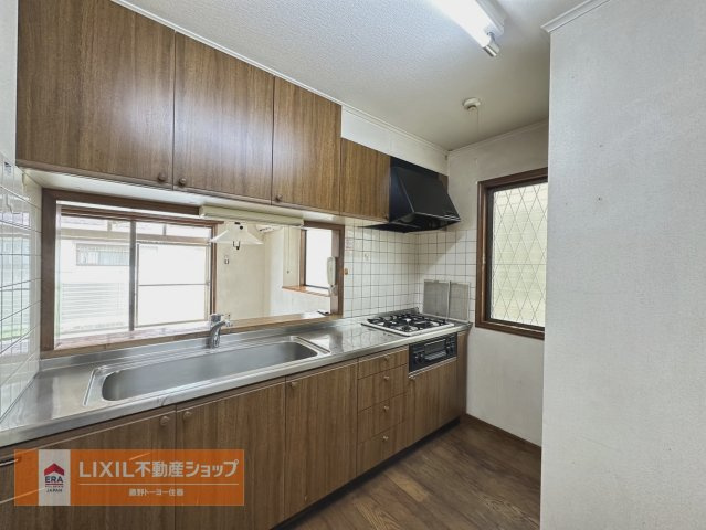 収納豊富なキッチンはお鍋などもたくさん収納できます。毎日のお料理が楽しくなりますね。