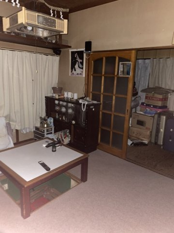 掘りごたつ付きの居間。家族で落ち着ける和の空間があります。