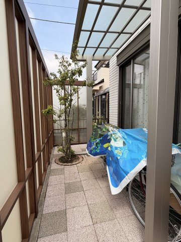 縁側でお茶などを飲みながらくつろぎましょう！