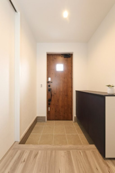 【塔野一丁目の玄関】