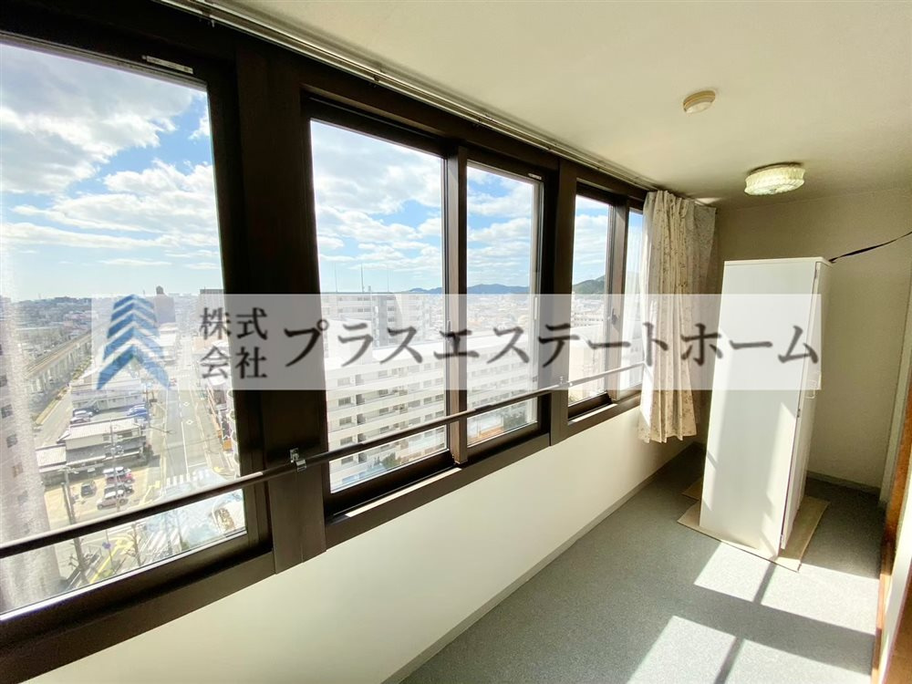 〇南西向き採光良好のあたたかいお部屋♪　●最上階につき上階の足音が気になりません♪　〇窓が多くて明るいリビング♪　●JR播但線「野里」駅まで徒歩約5分の好立地♪