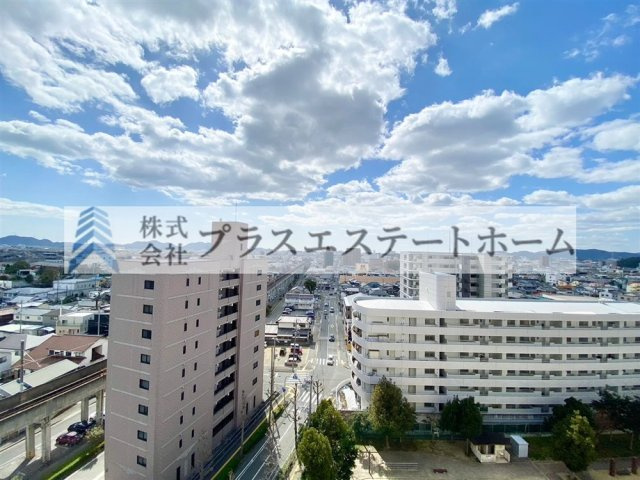 〇南西向き採光良好のあたたかいお部屋♪　●最上階につき上階の足音が気になりません♪　〇窓が多くて明るいリビング♪　●JR播但線「野里」駅まで徒歩約5分の好立地♪