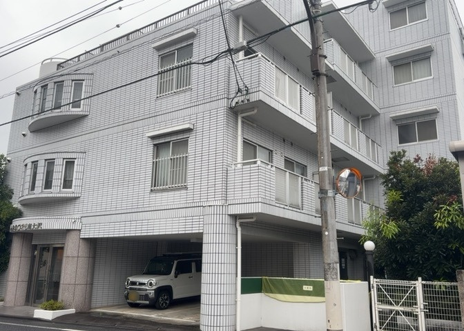 眺望の良さを楽しめるダイニングキッチンで家族団らんの時間を過ごしてはいかがでしょうか。バルコニーから見える景色を家族で眺める時間は、時間が経つのを忘れてしまいそうですね。是非、現地を見に行きましょう！