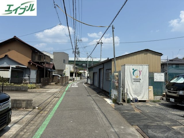 前面道路含む現地写真です