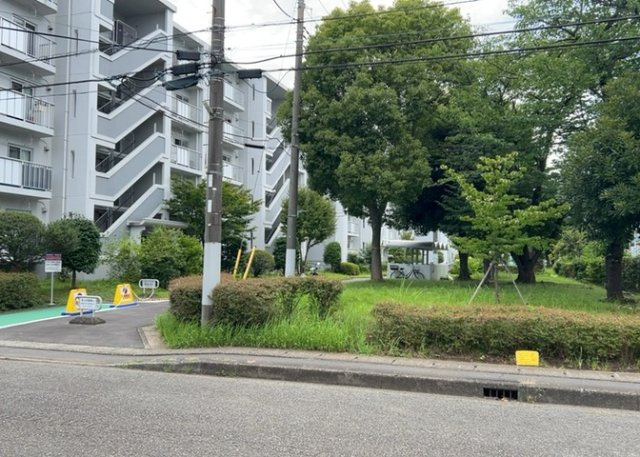 景色重視でお家選ぶをするとスーパーが遠い！学校が遠い！など生活をするうえで利便性で困ることもあります。まず一度現地を見学する際に、周辺の施設などがあるかを確認し、暮らし始めた後のことを想像しましょう。