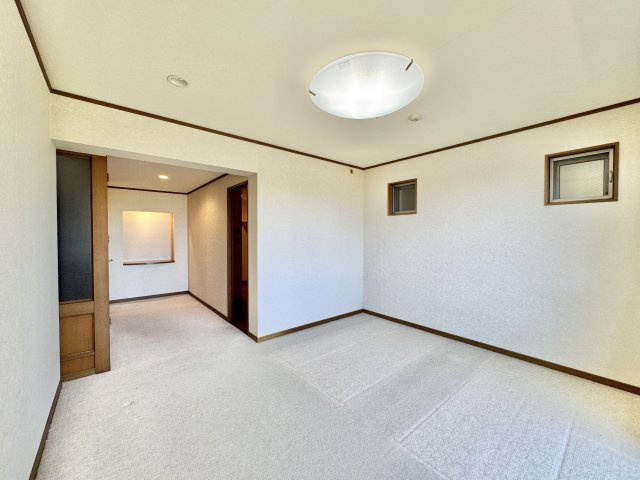 階下の主寝室。