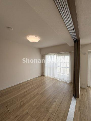 毎日のお掃除楽々◎キレイなフローリング光る全室洋室のお部屋です♪