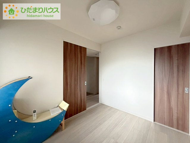 机にベットを置けば子供部屋の完成です！
