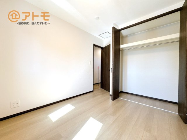 収納豊富な洋室は使い勝手良好です！
