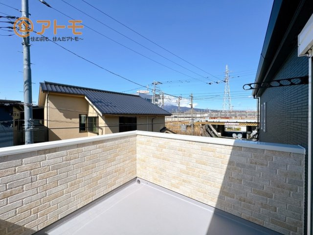 やっぱり助かる広々バルコニー♪お布団や洗濯物を干せるのはもちろん、広々としたバルコニーで少しでも家事を楽ちんに！