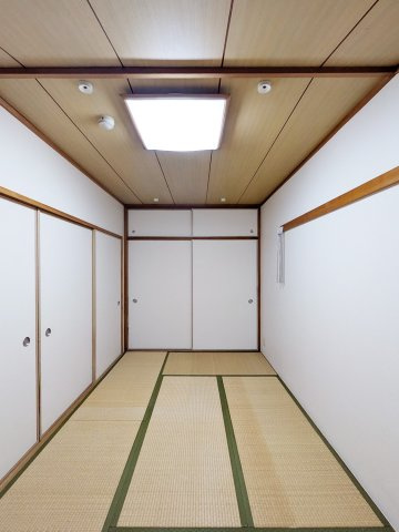 約5帖の和室です　収納もございます