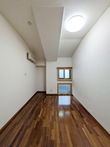 約7.5帖の洋室です　断熱・防音・結露対策の二重サッシとなっております