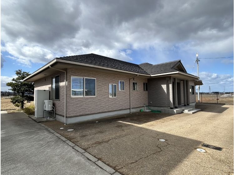 南西窓から望む白山と田園風景は圧巻！サンルーム完備の贅沢。