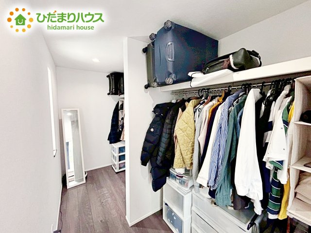 季節ごとの入れ替えが不要なウォークインクローゼットは、こたつや扇風機、またお絵描きや工作などお子様との思い出もたっぷり収納できます。