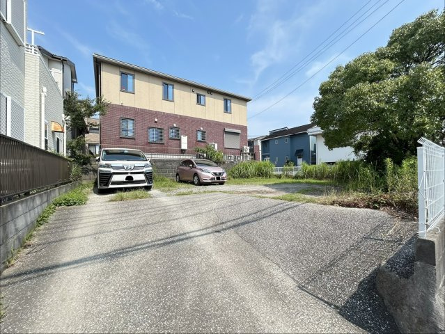 京急本線「京急田浦駅」まで徒歩で約19分、バス停「梅田」まで徒歩で約7分となります。　少し距離はありますが、JR横須賀線の利用も可能です。