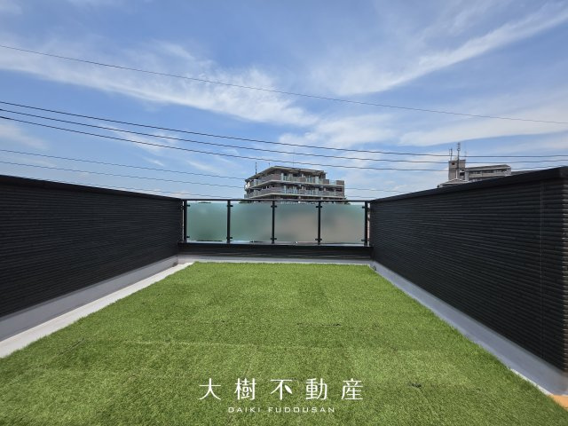 開放感ある広い屋上で多目的に使える空間
