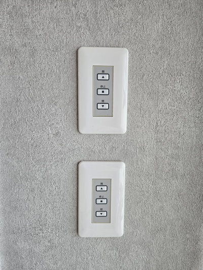 2階リビングと1階居室（1部屋）は電動シャッター