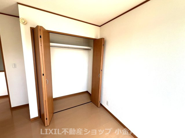 真ん中の洋室