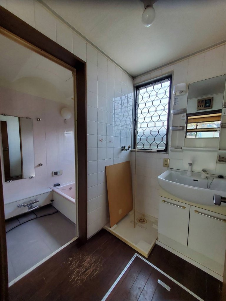 手前物件：洗面