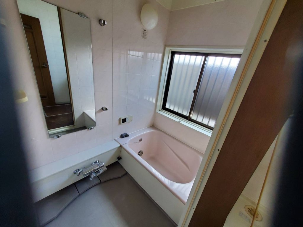 手前物件：風呂