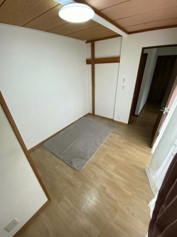 光が差し込む明るいお部屋