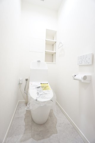温水洗浄便座付きトイレ交換済み！