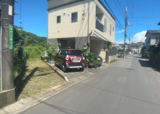 販売されている全ての土地が、宅地用の土地であるとは限りません。都市計画法に基づき、基本的に住宅を建てることができるのは土地計画区であることに加え、市街化区域として定められている地域のみとなっています。