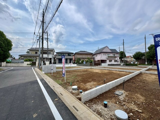 全10区画　　間取り・外観・設備まで自由にプランニング可能。暮らし方に合わせた住まいをご提案できます。花田小学校まで徒歩約4分(270ｍ)、毎日の通学がしやすい住環境です。