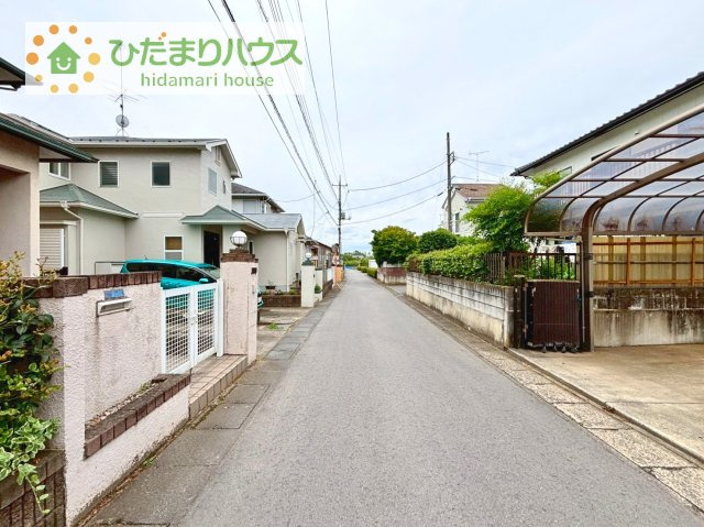 前面道路は人通りが少ないので安心です☆