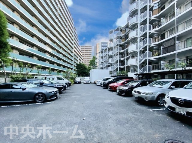 【敷地内駐車場】最新の空き状況や費用などの詳細は担当スタッフまでお問い合わせください。