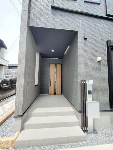 明るい玄関です