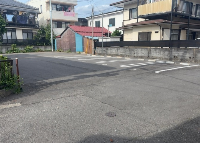 土地の形が極端に長細かったり、狭小地、あるいは道路との高低差がある傾斜地だった場合、後々売ろうとしても買い手がつかない場合もあります。後々、売却することになった時に価値の下がらない土地を選びましょう。