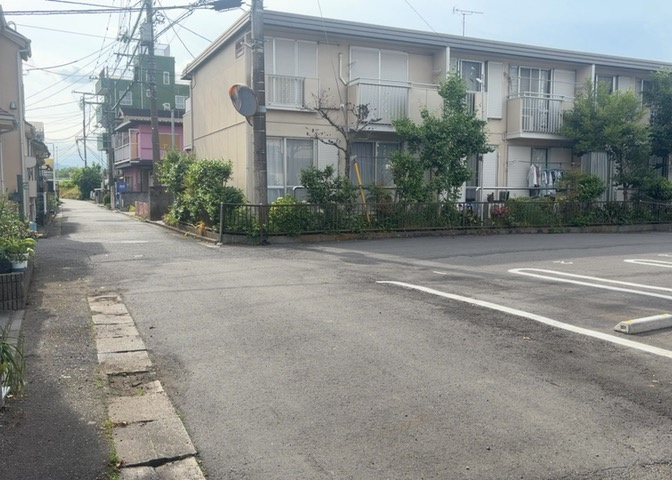 物件の詳細については、現地を見てわかること以外に、役所や法務局などで調べないとわからないことがあります。そのため、現地に行く場合は、もしこの物件を買ったらどのような生活ができるかをイメージしましょう。
