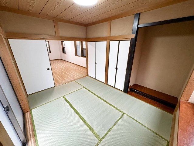 新品の畳の香りに包まれる、心地よい和の寛ぎ空間です♪