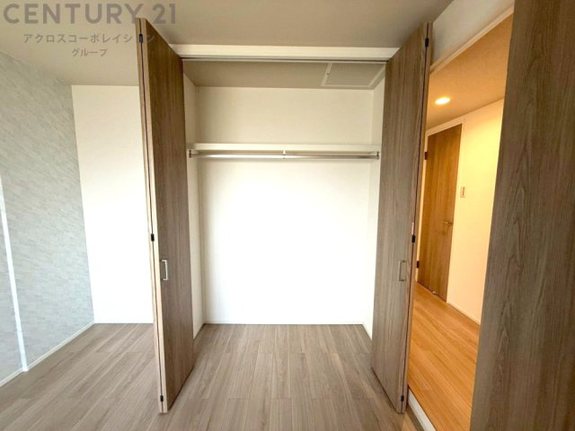 衣類やアクセサリー、小物類の収納が便利で整理整頓がしやすく、部屋の美観を保ちつつ、スペースを最大限に活用できます。衣服のしわやダメージを防ぎ、長持ちさせることができます。