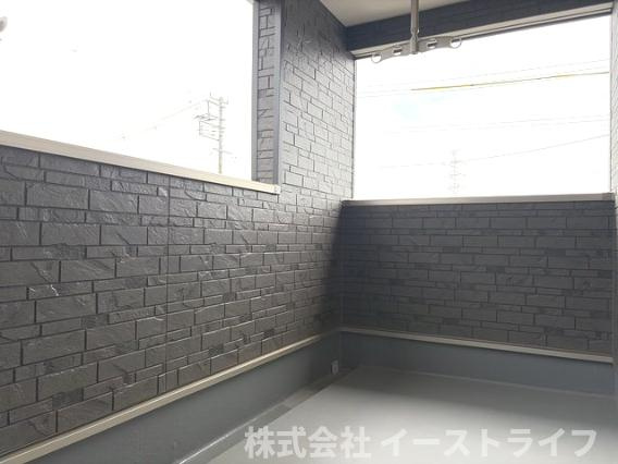 同社施工写真　インナーバルコニーは広々としていてお洗濯が楽ちんです。