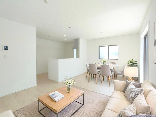 【LDK約16.0帖】　シンプルかつ温かみのあるリビング。様々な年齢層や環境下に合わせて工夫がしやすいです。※写真はCGイメージです。