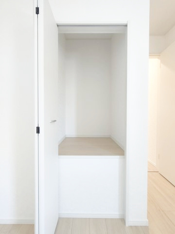 【洋室約5.0帖　収納】　全てのお部屋に収納を備え、空間を広くお使いいただけます。